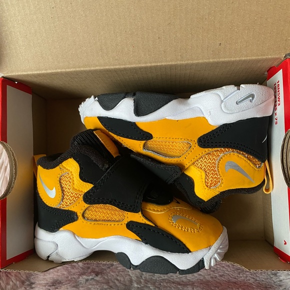 Size 6C Speed Turf (TF) University Gold - Picture 1 of 2